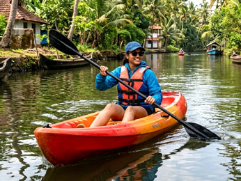 kayaking_in_Munroe_Island_Backwaters
